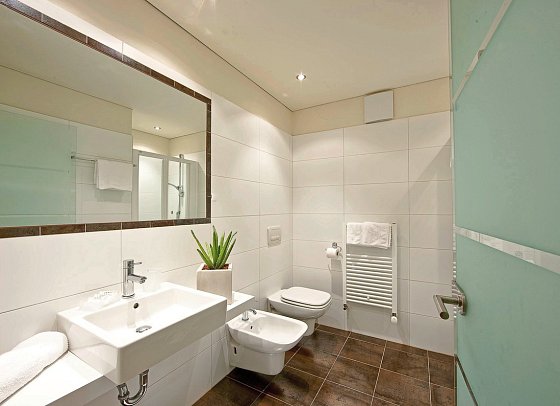 Astor Hotel - Badbeispiel Doppelzimmer Panorama (Zimmercodierung D1B)
