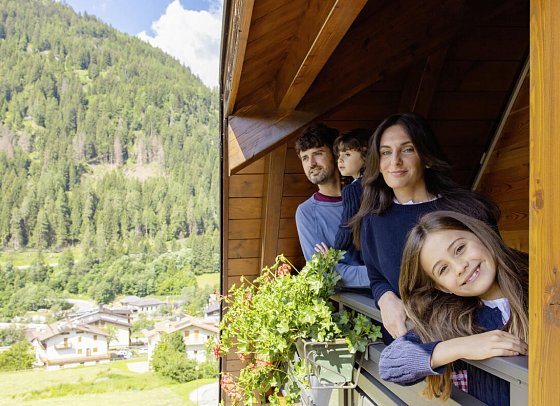 Domina Parco dello Stelvio - Familie auf einem Balkon des Hotels