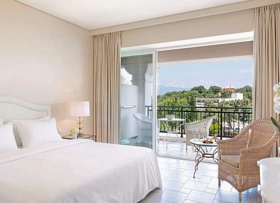 Grecotel Eva Palace - Wohnbeispiel Familienzimmer Bergblick (Zimmercodierung FBB)