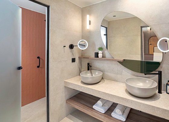 Apollo Corfu - Beispiel Bad Suite Deluxe Family Privatpool (Zimmercodierung WDR)