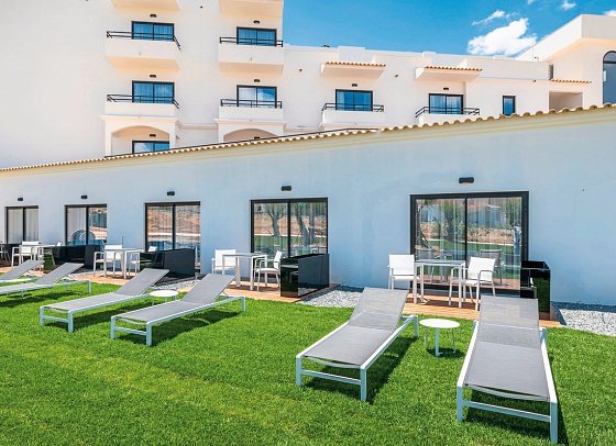 Regency Salgados Hotel & Spa - Beispiel Terrasse Doppelzimmer Premium (Zimmercodierungen DSP & DS3)