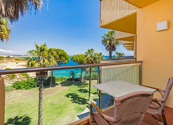Pestana Viking Beach & Golf Resort - Beispiel Balkon Doppelzimmer Deluxe seitl. Meerblick (Zimmercodierungen DBN & DCN)