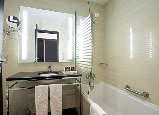 Vila Galé Collection Praia - Beispiel Bad Doppelzimmer (Zimmercodierungen DBL & DBP)