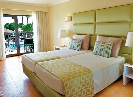 Baia Grande - Wohnbeispiel Doppelzimmer Poolblick (Zimmercodierung DDP)