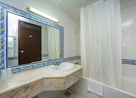 Auramar Beach Resort - Beispiel Bad Doppelzimmer (Zimmercodierung DBN)