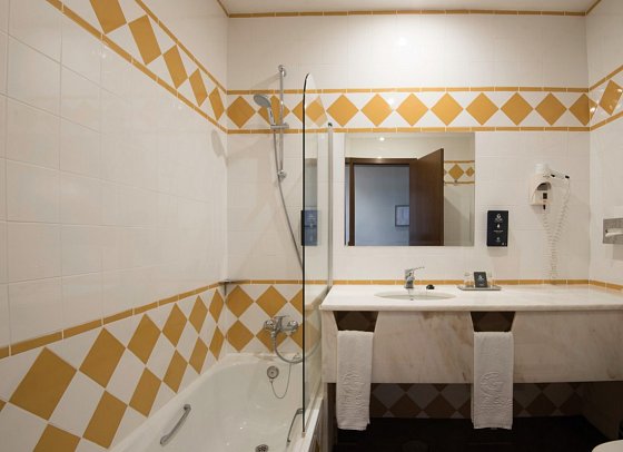 Vila Galé Albacora - Beispiel Bad Doppelzimmer (Zimmercodierungen DBL, DCL, DB1 & DC1)