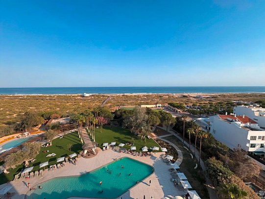 Ozadi Altura Beach Resort