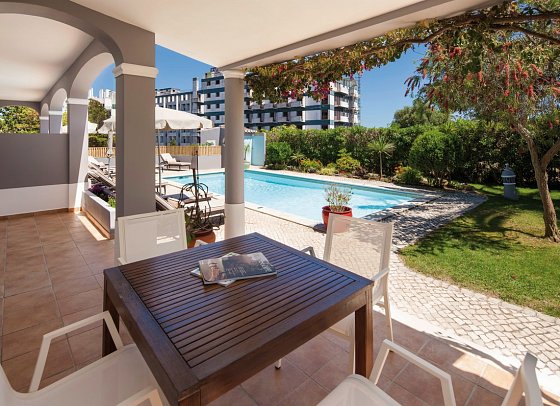 Costa d'Oiro Ambiance Village - Beispiel Terrasse Appartement (Zimmercodierung AB1)