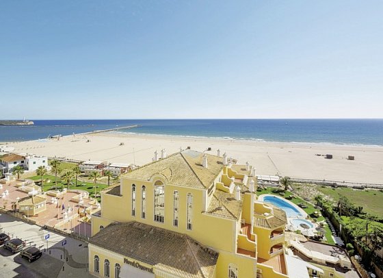 AP Oriental Beach