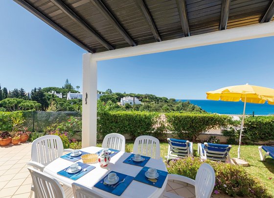 Rocha Brava Village Resort - Beispiel Terrasse Apt. 1 Schlafzimmer Meerblick (Zimmercodierung ABM)