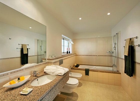 Vale d'Oliveiras Quinta Resort & Spa - Beispiel Bad Apt. 2 Schlafzimmer (Zimmercodierungen OBG, OB1, OB2 & OB3)