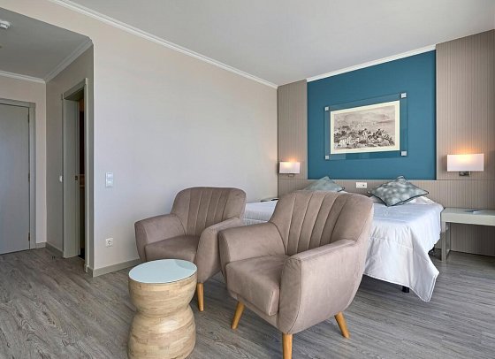 Orca Praia - Wohnbeispiel Doppelzimmer Deluxe Meerblick (Zimmercodierungen DDM & D1M)