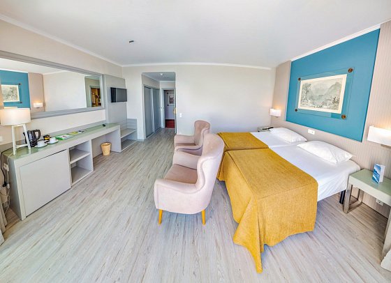 Orca Praia - Wohnbeispiel Doppelzimmer Deluxe Meerblick (Zimmercodierungen DDM, D1M, DDO, DSM & DSO)