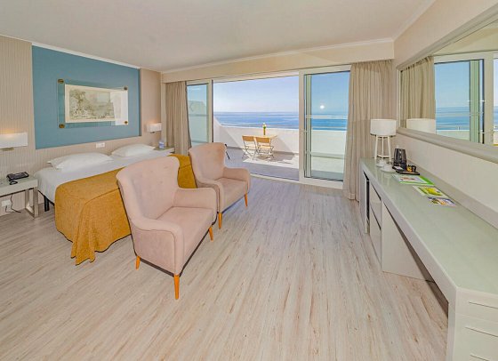 Orca Praia - Wohnbeispiel Doppelzimmer Deluxe Meerblick (Zimmercodierungen DDM & D1M)