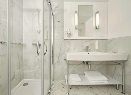 Baltic Park Fort - Badbeispiel Appartement Lux (Zimmercodierungen AB1 & AB3)