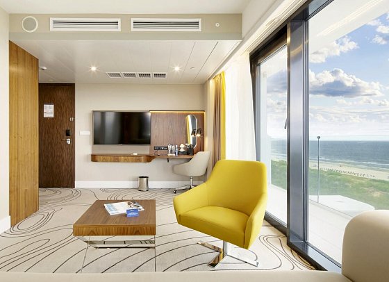 Radisson Blu Resort Swinoujscie - Wohnbeispiel Suite seitlicher Meerblick (Zimmercodierung W1N)