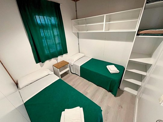Camping Resort Els Pins - Wohnbeispiel Bungalow Comfort (Zimmercodierungen CB2 & CB3)