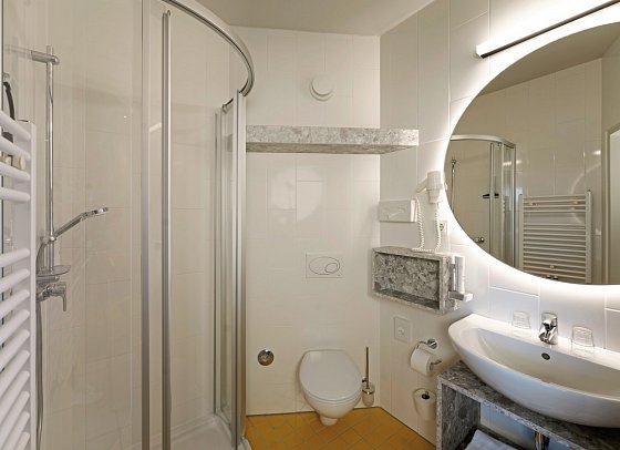 H2O Hotel-Therme-Resort - Beispiel Bad (Zimmercodierungen FB3, FB4, DM1 & DM2)