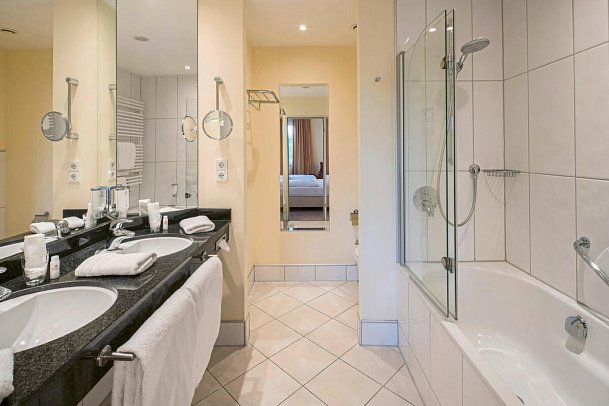 Best Western Premier Castanea Resort Hotel - Beispiel Bad Doppelzimmer Deluxe (Zimmercodierung DD1)