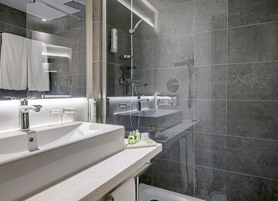 NH Hamburg Altona - Beispiel Bad Doppelzimmer (Zimmercodierung DB1)