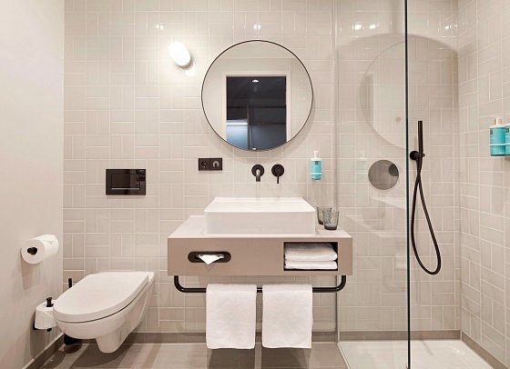 Novotel Hamburg Central Station - Beispiel Bad Doppelzimmer Standard (Zimmercodierung DB1)