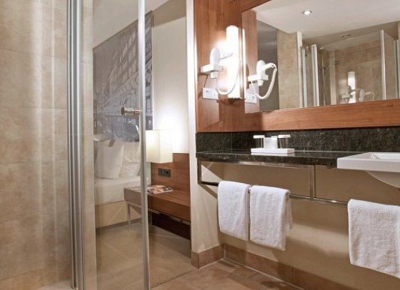Lindner Hotel Hamburg Am Michel - Beispiel Bad Doppelzimmer (Zimmercodierung DB1)