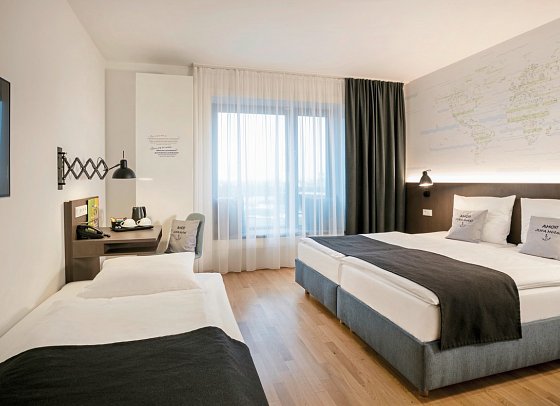 JUFA Hotel Hamburg HafenCity - Wohnbeispiel Dreibettzimmer (Zimmercodierung TB2)