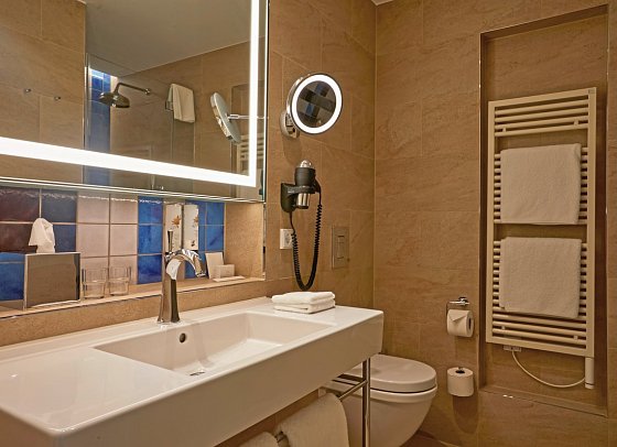AALERNHÜS hotel & spa - Beispiel Bad Doppelzimmer (Zimmercodierungen DB1 & DB2)