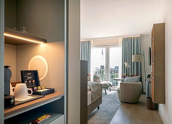 A-ROSA Sylt - Wohnbeispiel Doppelzimmer Komfort Landblick Balkon (Zimmercodierung DKB)