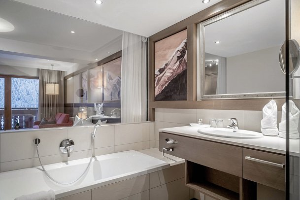 Wellness & Relax Hotel Milderer Hof - Beispiel Bad Juniorsuite Standard (Zimmercodierung JG2)