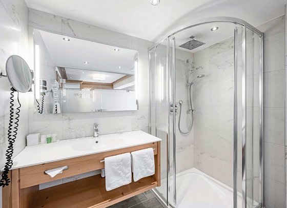 Austria Gourmet & Wine Hotel - Bad Doppelzimmer A1 (Zimmercodierung DB1)