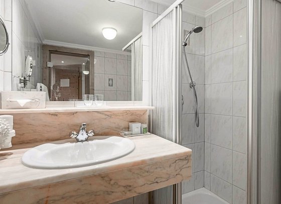 Bellevue 4 Sterne Superior - Beispiel BAd Doppelzimmer Typ B1 (Zimmercodierung DB1)