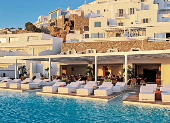 Kouros Hotel & Suites
