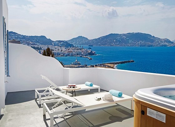 Kouros Hotel & Suites - Wohnbsp. Suite Deluxe Meerblick mit Außenjacuzzi (Zimmercodierung WD1)
