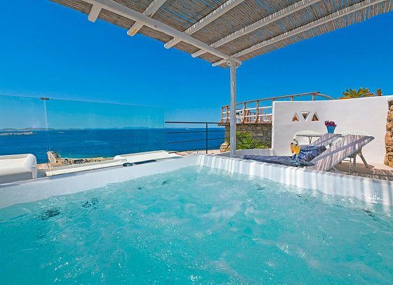 Mykonos View Hotel - Wohnbeispiel Juniorsuite Meerblick mit Außen Hot Tub (Zimmercodierung JBM)