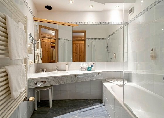 Naturhotel Ortners Eschenhof - Beispiel Bad Doppelzimmer Superior (Zimmercodierung DS1)