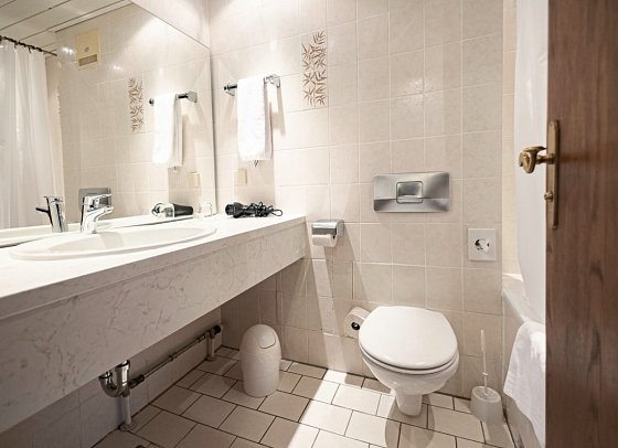 Neubichler Alm - Wohnbeispiel Doppelzimmer (Zimmercodierungen DB1, DB2, FB1 & FB2)
