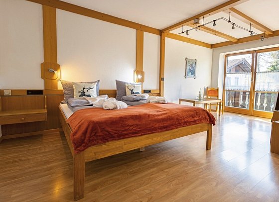 Neubichler Alm - Wohnbeispiel Familienzimmer (Zimmercodierung FB1)