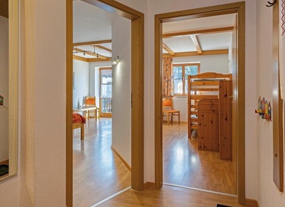 Neubichler Alm - Wohnbeipsiel Familienzimmer (Zimmercodierung FB1)