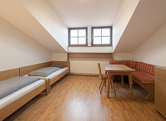 Neubichler Alm - Wohnbeispiel Familienunterkunft (Zimmercodierung FB2)