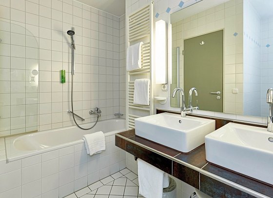 Hotel Bayern Vital - Beispiel Bad Juniorsuite (Zimmercodierung JB1)