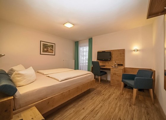 Parkhotel Sonnenhof - Wohnbeispiel Doppelzimmer Standard Balkon (Zimmercodierungen DB1 & DP1)