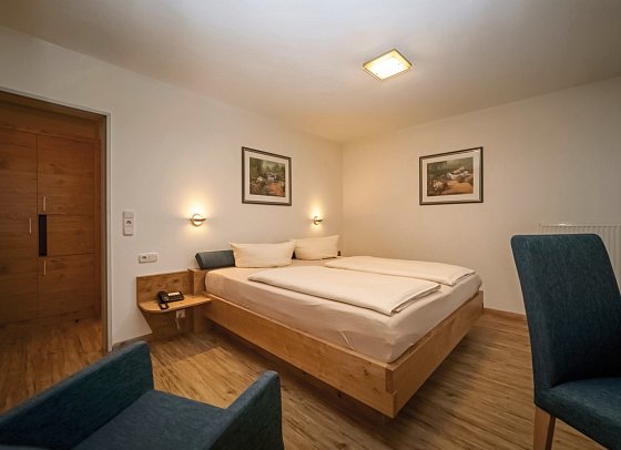 Parkhotel Sonnenhof - Wohnbeispiel Doppelzimmer Standard Balkon (Zimmercodierungen DB1 & DP1)
