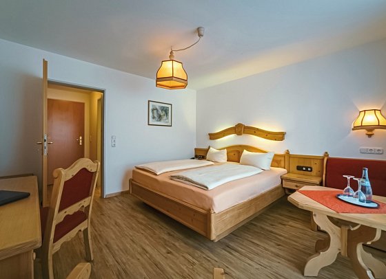 Parkhotel Sonnenhof - Wohnbeispiel Doppelzimmer Standard Balkon (Zimmercodierungen DB1 & DP1)