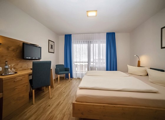 Parkhotel Sonnenhof - Wohnbeispiel Doppelzimmer Standard Balkon (Zimmercodierungen DB1 & DP1)