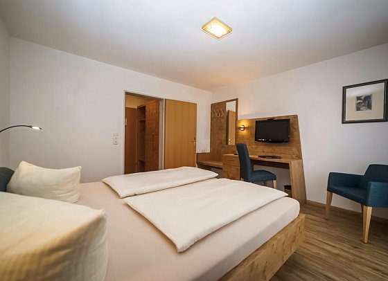 Parkhotel Sonnenhof - Wohnbeispiel Doppelzimmer Standard Balkon (Zimmercodierungen DB1 & DP1)