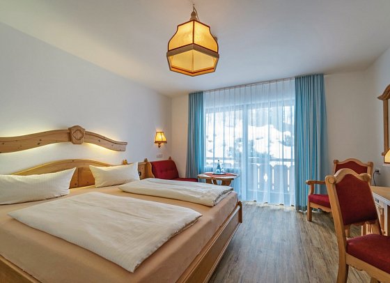 Parkhotel Sonnenhof - Wohnbeispiel Doppelzimmer Standard Balkon (Zimmercodierungen DB1 & DP1)