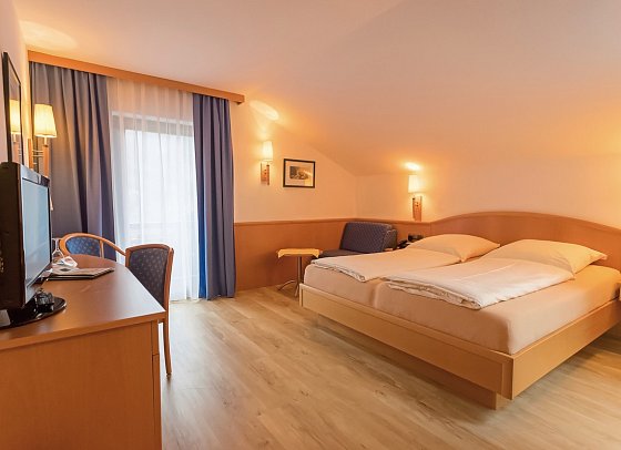 Parkhotel Sonnenhof - Wohnbeispiel Doppelzimmer Standard Balkon (Zimmercodierungen DB1 & DP1)