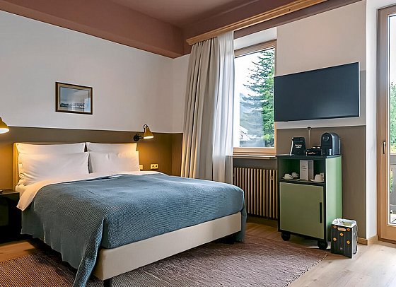 HENRI Hotel Garmisch-Partenkirchen - Wohnbeispiel Doppelzimmer Chambre mit Balkon (Zimmercodierung DB2)