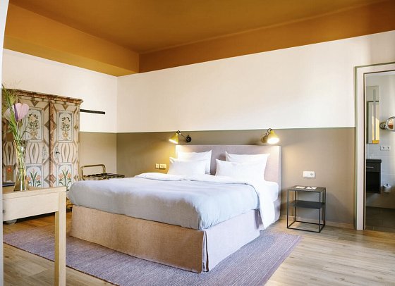 HENRI Hotel Garmisch-Partenkirchen - Wohnbeispiel Doppelzimmer Chambre mit Balkon (Zimmercodierung DB2)